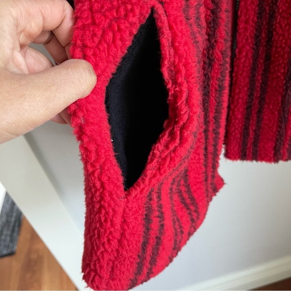 Vintage Duffel Outdoor Oversize Red Fleece Jacket with Snowflake Print Jacket - Picture 5 of 11